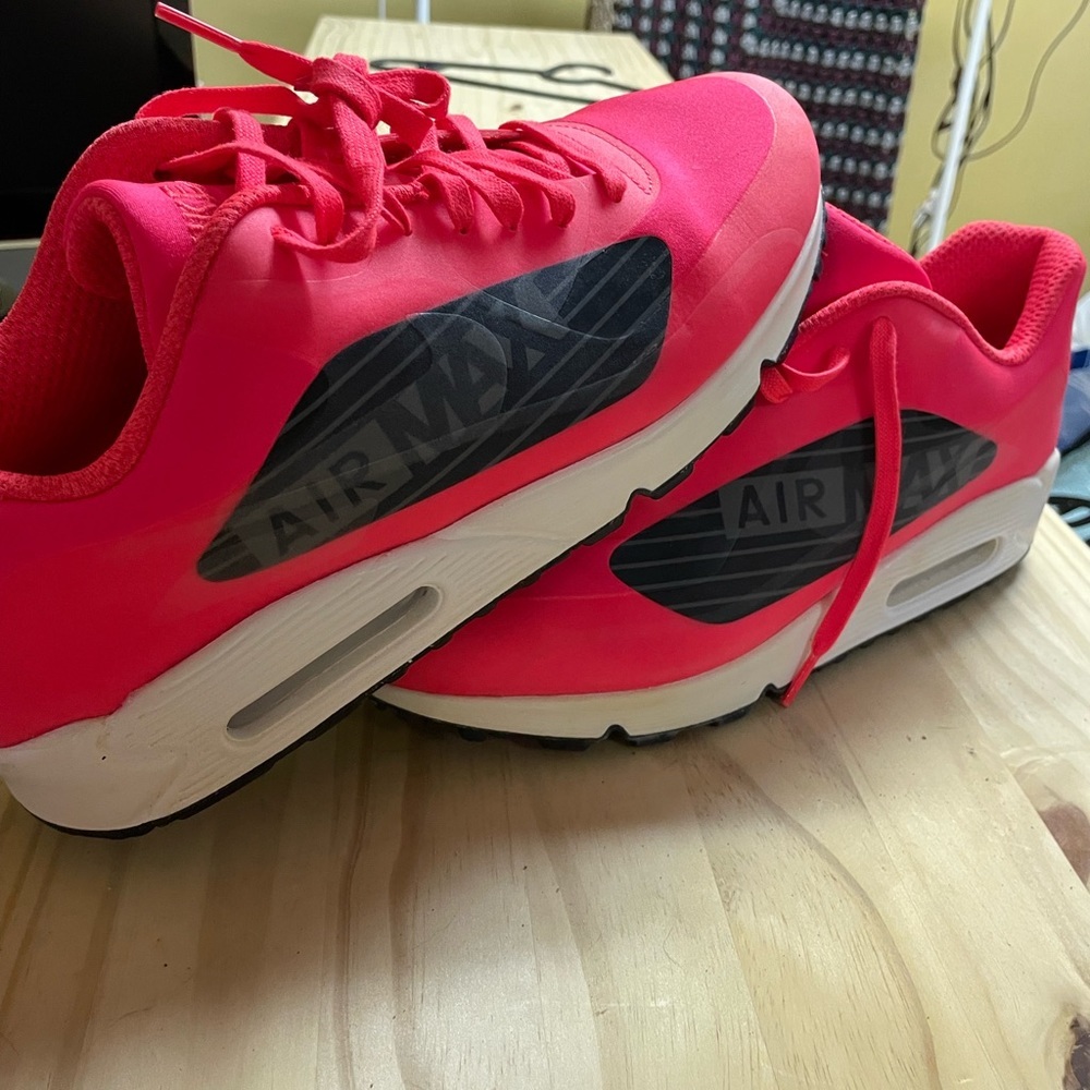 Nike Air Max 90
Big Logo Bright Crimson